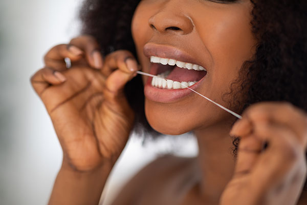 Is It Ok to Floss Right After Eating? 